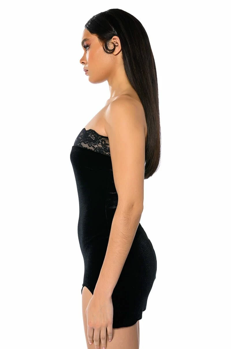 SOMETHING ABOUT YOU LACE DETAIL MINI DRESS 6 SOMETHING ABOUT YOU LACE DETAIL MINI DRESS - Image 4