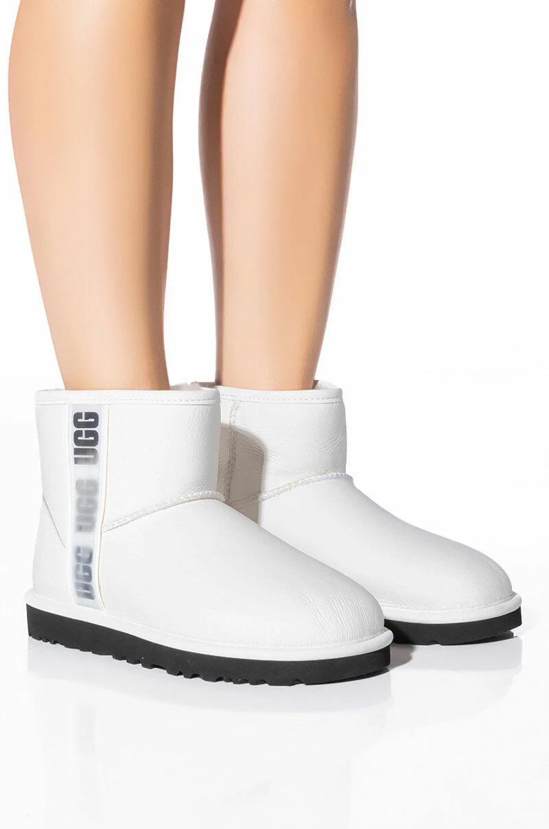 UGG CLASSIC MINI SIDE LOGO II BOOTIE IN WHITE - Image 5